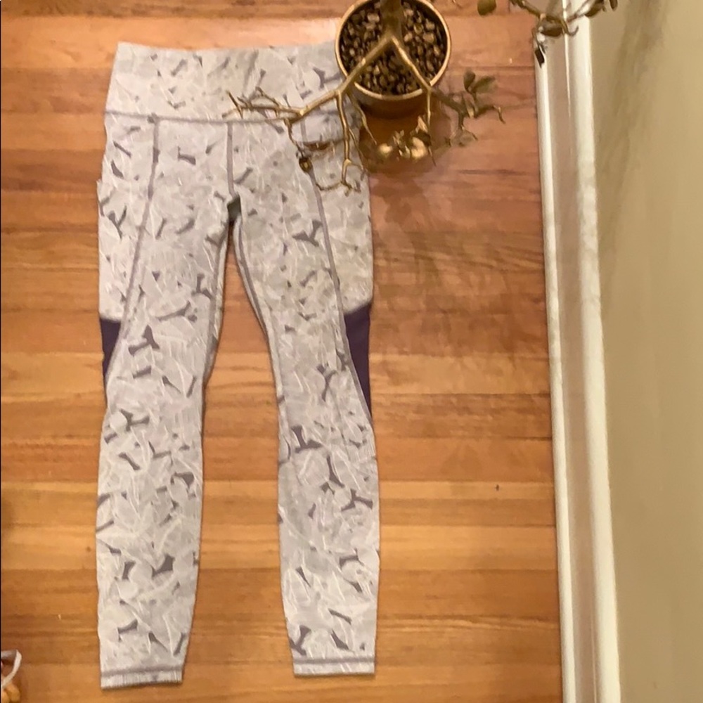 Athleta leggings with pockets